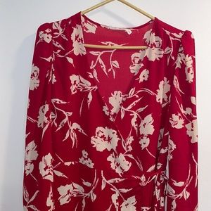 Floral king sleeve wrap dress.  Longer in the back red/cream